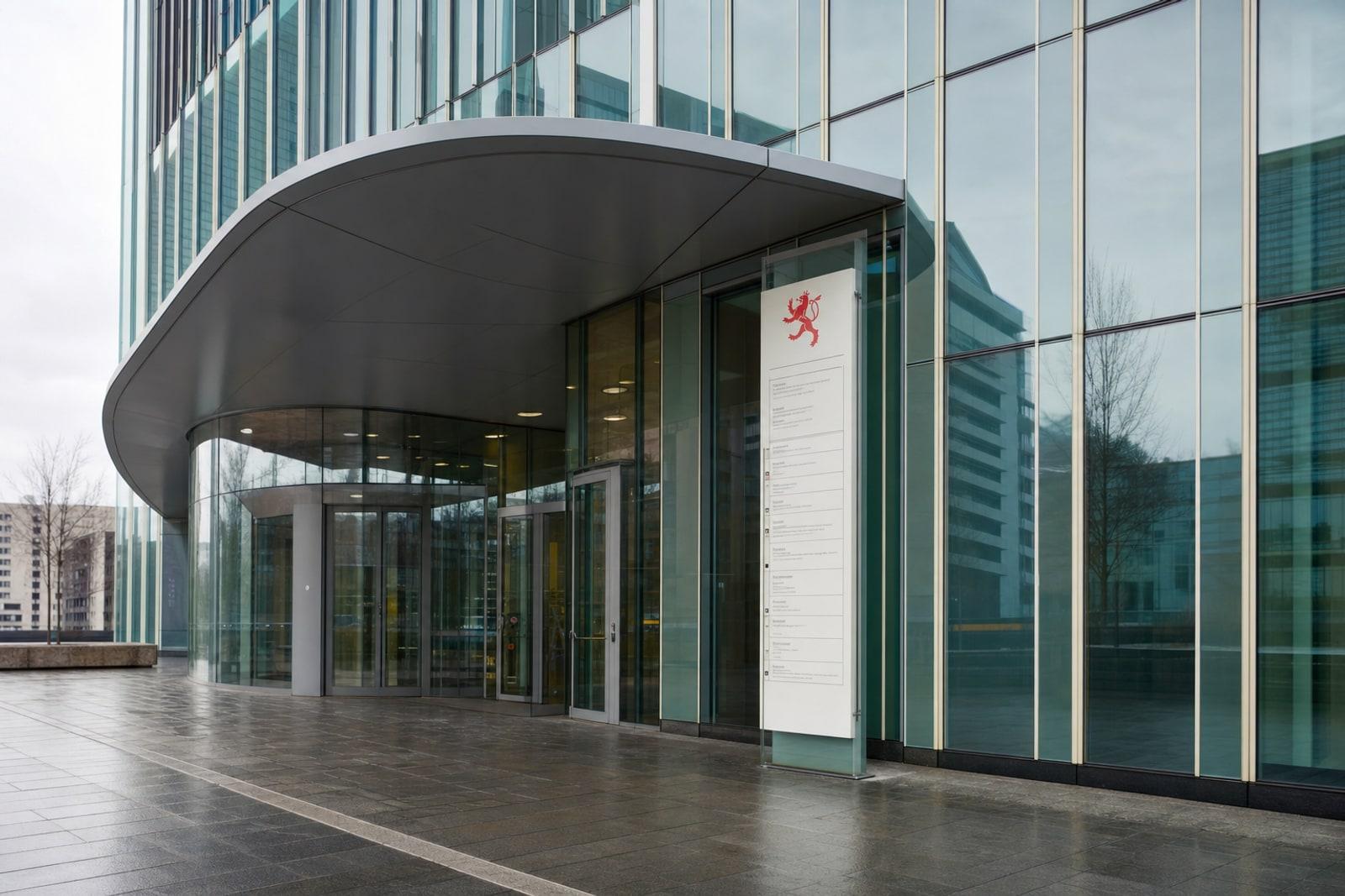 Vue de la tour A abritant le ministère de la Fonction publique au Kirchberg, à Luxembourg-Ville